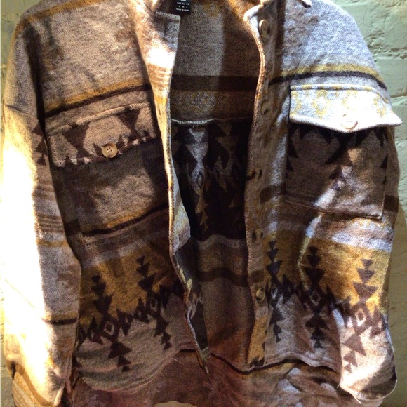 NEW SSLE ! Aztec Patterned shacket - Picture 3 of 6